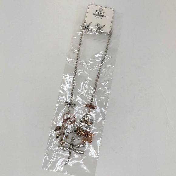 Story By Davinci Gold/Silver Dragonfly Necklace - Picture 6 of 6